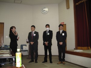 選ばれし3人のメンバーに簡単な自己紹介をしてもらいます。