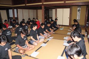 座禅体験が始まります