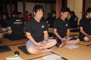 素晴らしい司会を担当しました永野 洋平君。真剣です。